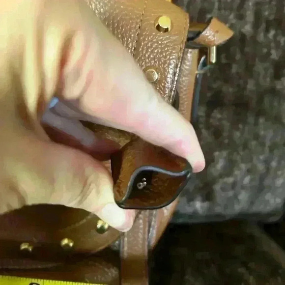 Michael Kors Hamilton Traveler Leather Saddle Bag with gold stud detail lock/key - Picture 4 of 15